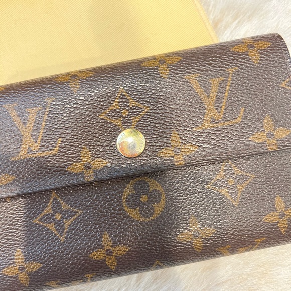 LOUIS VUITTON Monogram Wallet - Picture 14 of 14